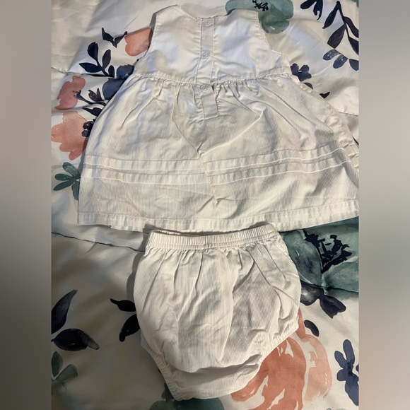 Carter’s dress with diaper cover, bloomers, size 3 months, white, pink flowers - Picture 3 of 5
